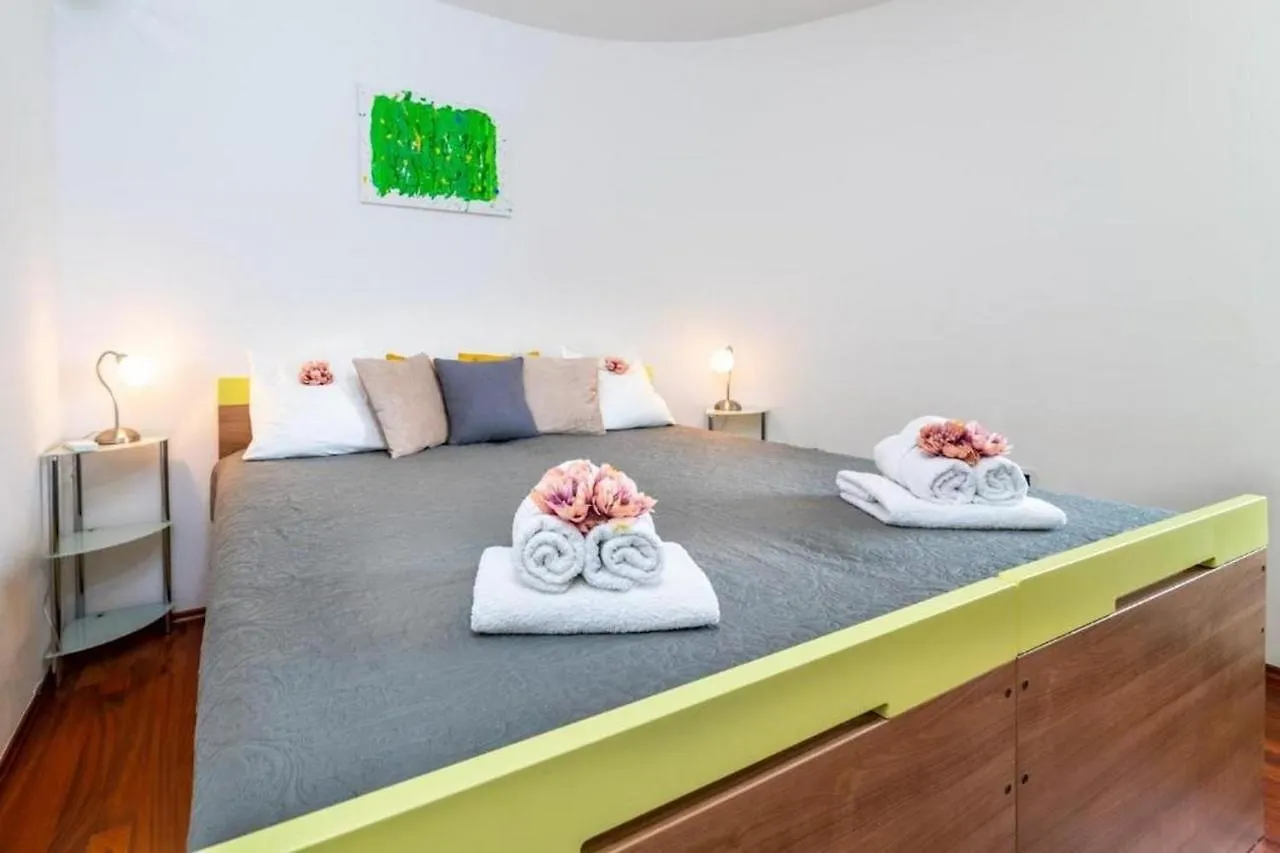 Apartments With A Parking Space Baska, Krk - 21847  Baska (Krk)